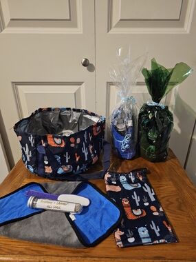 Navy Llama Patterned Deluxe Spa Gift Set Portable Foot Soak Set